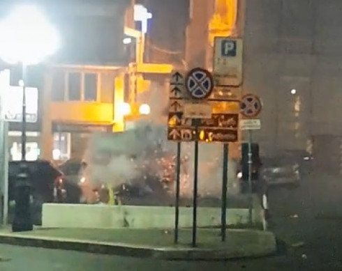 FOLLIA COLLETTIVA IN PIAZZA VITTORIO EMANUELE L'ULTIMO DELL'ANNO