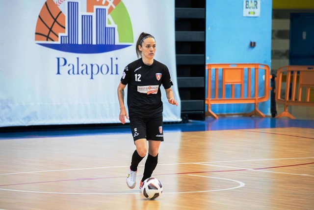 LA FEMMINILE MOLFETTA BEFFATA NEL FINALE IL BIG MATCH DI GIORNATA SE LO AGGIUDICA LA VIS FONDI