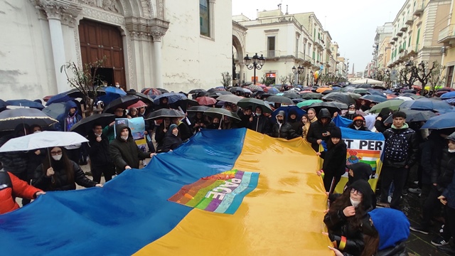 ANCHE MOLFETTA DICE NO ALLA GUERRA: MARCIA DELLA PACE CON TANTI STUDENTI