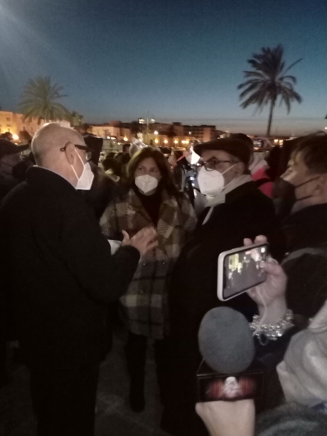 LA GRANDE FESTA DI ACCOGLIENZA DEI 48 PROFUGHI DALL'UCRAINA A MOLFETTA. DON GINO 