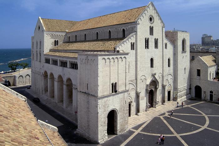 L'ARCIVESCOVO DI BARI-BITONTO MONS. GIUSEPPE SATRIANO INTERVIENE SUL FURTO AVVENUTO ALLA BASILICA SAN NICOLA