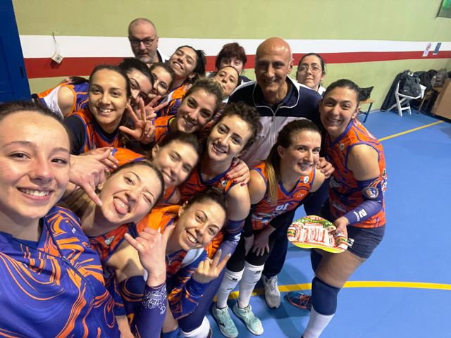 LA DINAMO MOLFETTA TERMINA LA FASE REGOLARE DEL CAMPIONATO DI PALLAVOLO FEMMINILE DI SERIE C AL QUARTO POSTO E CONQUISTA IL DIRITTO A DISPUTARE I PLAYOFF