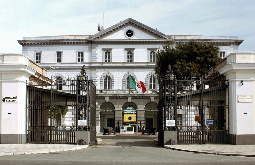 E' MOLFETTESE IL COMANDANTE DELL'ARSENALE NAVALE DI TARANTO L'AMMIRAGLIO PASQUALE DE CANDIA