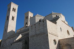 SARA' RIQUALIFICATA L'AREA ANTISTANTE IL DUOMO VECCHIO