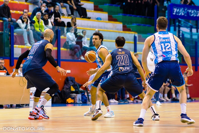 SI INTERROMPE LA SERIE NEGATIVA DELLA DAI OPTICAL VIRTUS BASKET MOLFETTA. AL PALAPOLI VINCE CONTRO IL NEW BASKET MOLA PER 72-66