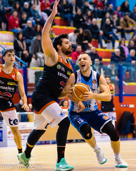 LA DAI OPTICAL VIRTUS BASKET MOLFETTA TRAVOLGE LA TECNOLEVA ADRIA BARI