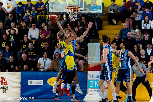 LA DAI OPTICAL VIRTUS BASKET MOLFETTA FALLISCE IL PRIMO MATCH POINT PER LA PROMOZIONE IN SERIE B. LA NUOVA PALLACANESTRO MONTERONI SI AGGIUDICA GARA 3