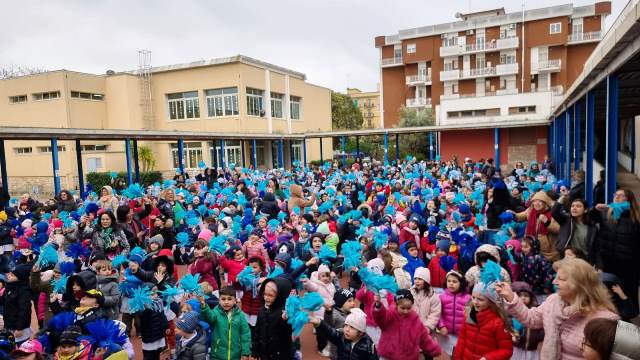 DOMENICA 2 APRILE SI  CELEBRATA LA GIORNATA MONDIALE DELLA CONSAPEVOLEZZA SULLAUTISMO. FLASH MOB DELLISTITUTO COMPRENSIVO SCARDIGNO-SAVIO DI MOLFETTA