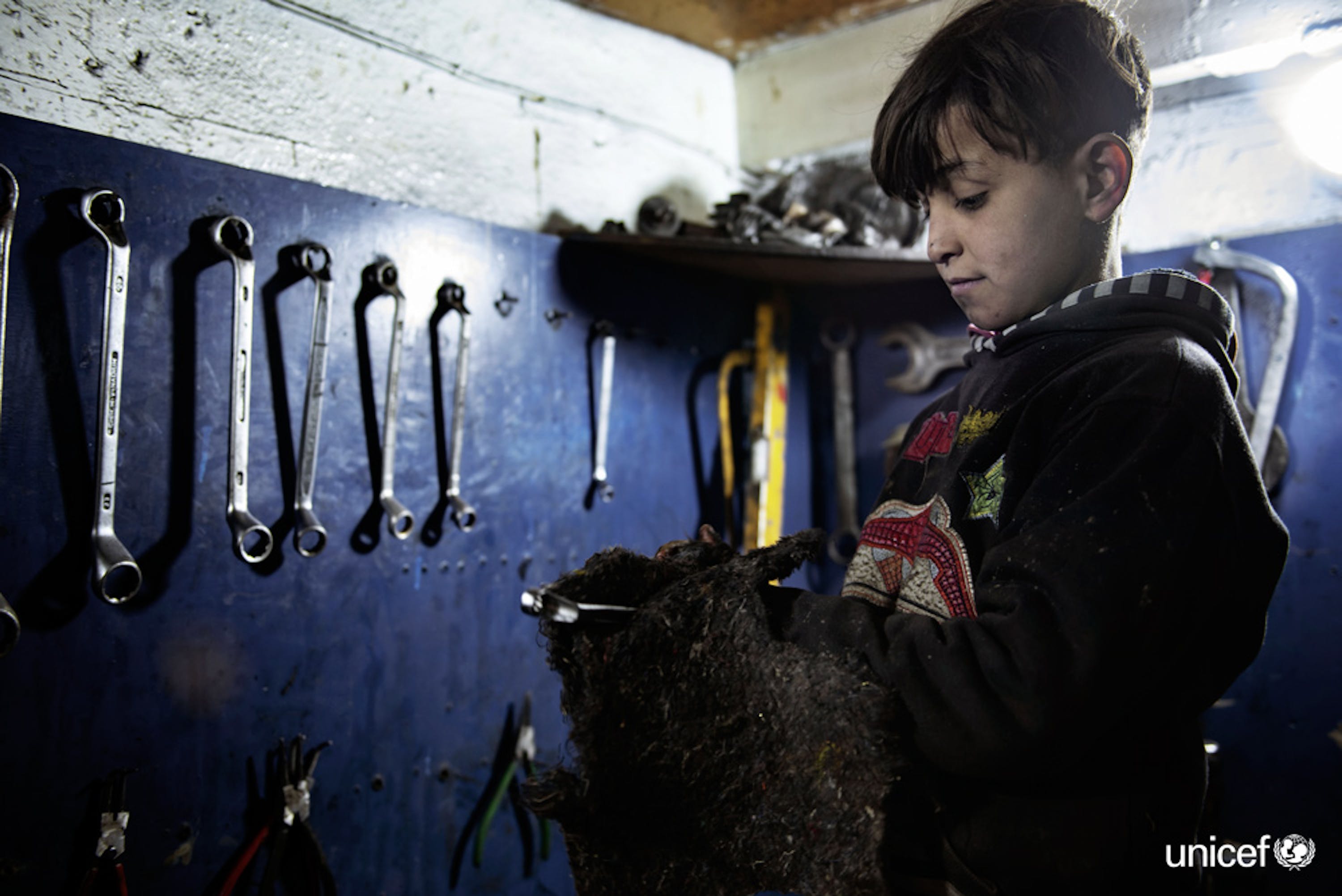 AUMENTANO ANCHE IN ITALIA I MINORENNI IMPIEGATI NEL MONDO DEL LAVORO. MONITO DI PAPA FRANCESCO: NON SI RISPARMINO SFORZI PER PORRE FINE ALLA PIAGA DEL LAVORO MINORILE